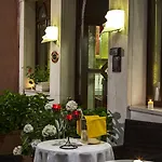 雅特尼奥酒店 3*